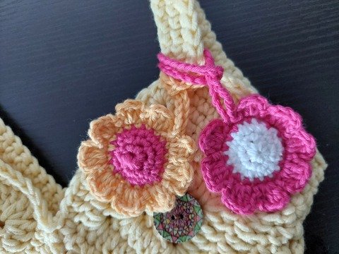 Häkelanleitung Blümchen Taschenbaumler oder Anhänger!