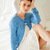 Kurze Jacke mit Zackenmuster in Hellblau
