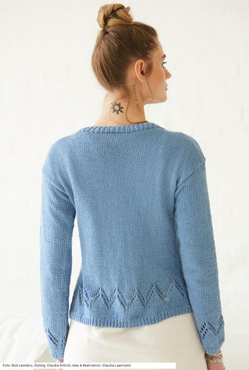 Kurze Jacke mit Zackenmuster in Hellblau