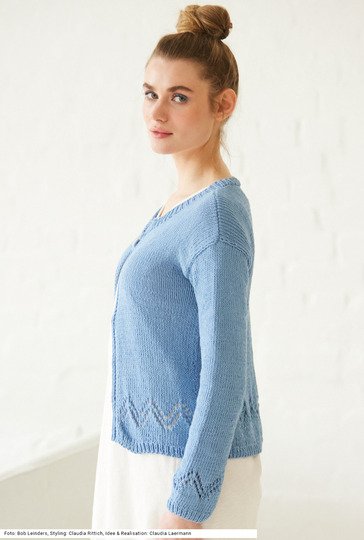 Kurze Jacke mit Zackenmuster in Hellblau