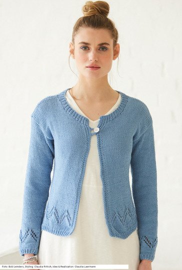 Kurze Jacke mit Zackenmuster in Hellblau