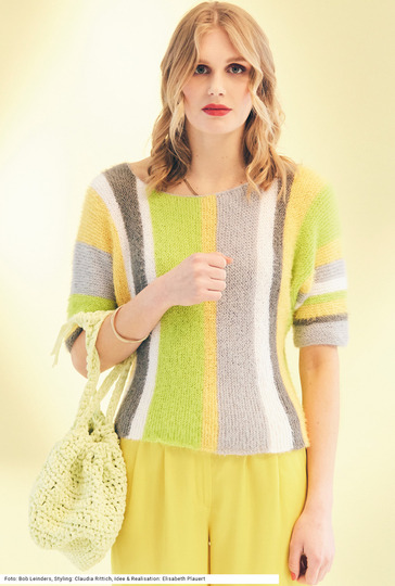 Quergestrickter Pulli in Grau, Gelb, Grün und Weiß und Tasche in Gelb