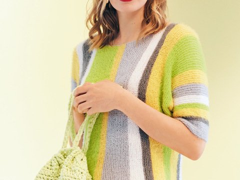 Quergestrickter Pulli in Grau, Gelb, Grün und Weiß und Tasche in Gelb