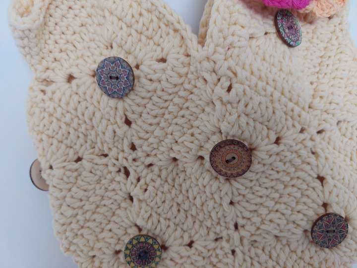 Häkelanleitung für Tasche  FESTIVAL BAG mit Knöpfen und Taschenbaumlern!