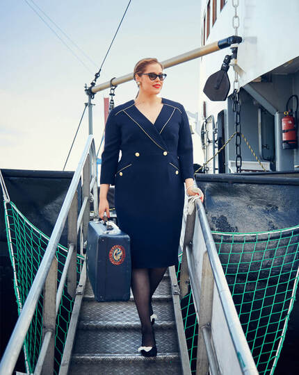 burda style Schnittmuster für Damen Kleid im Marine-Stil