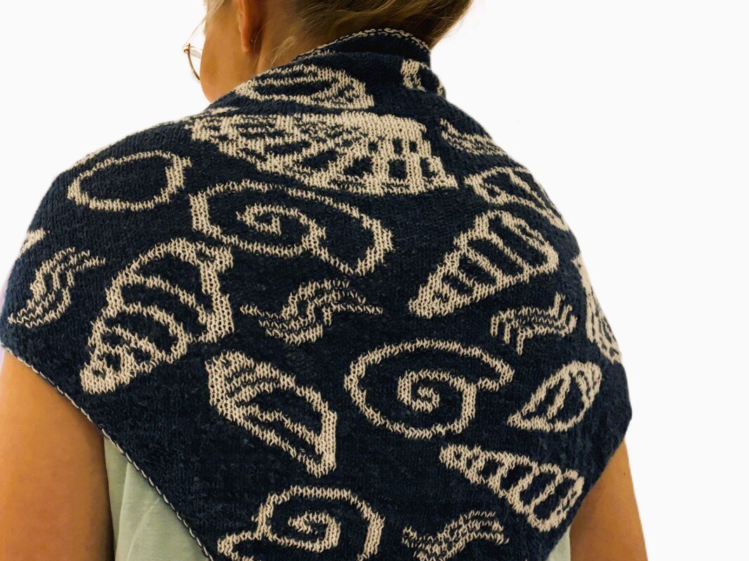 Triangular Scarf Sea Treasures in Double Knitting - Image 5