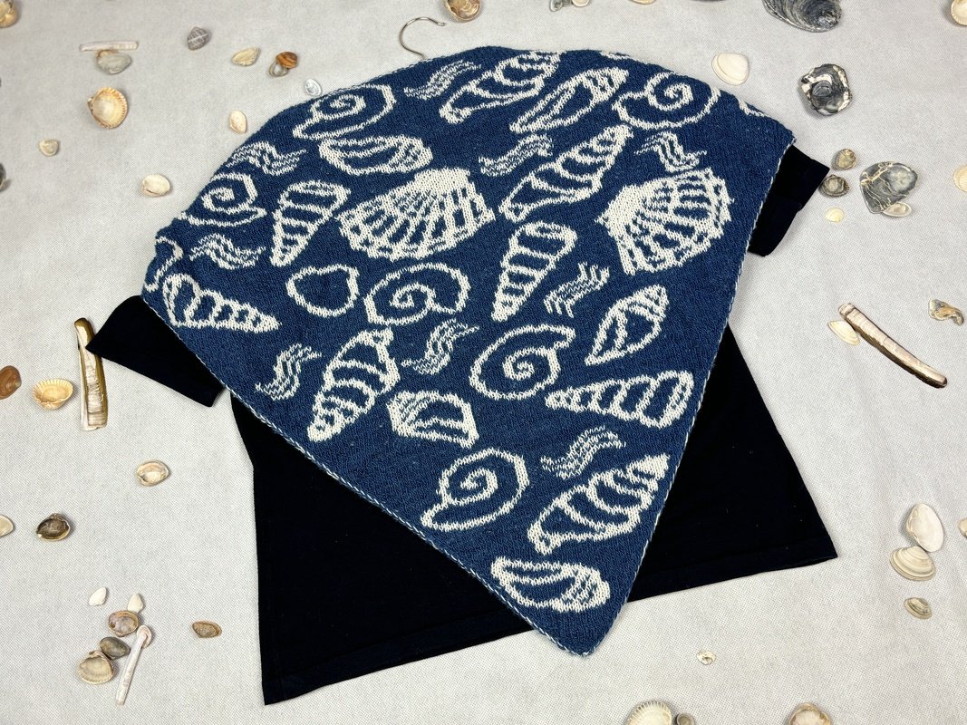 Triangular Scarf Sea Treasures in Double Knitting - Image 2