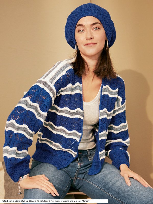 Jacke in Hell- und Royalblau und Ecru mit Mütze in Royalblau