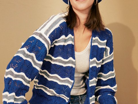 Jacke in Hell- und Royalblau und Ecru mit Mütze in Royalblau