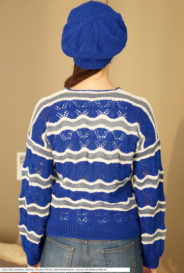 Jacke in Hell- und Royalblau und Ecru mit Mütze in Royalblau