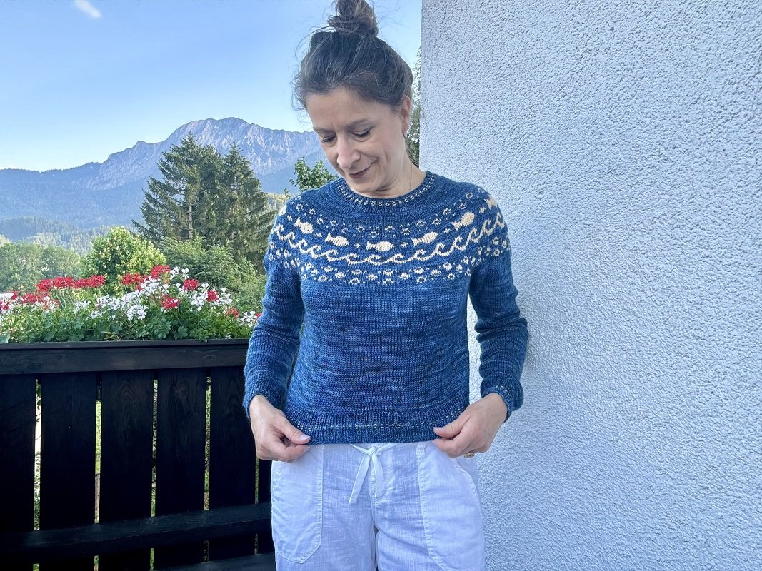 Round Yoke Sweater SHARKY |  top down | seamless | 8 sizes - Image 3