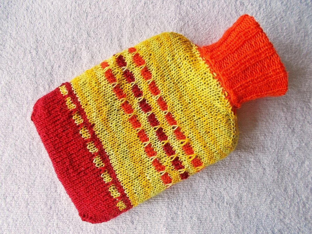 Kleiner Wärmflaschenbezug aus Sockenwoll-Resten - Strickanleitung
