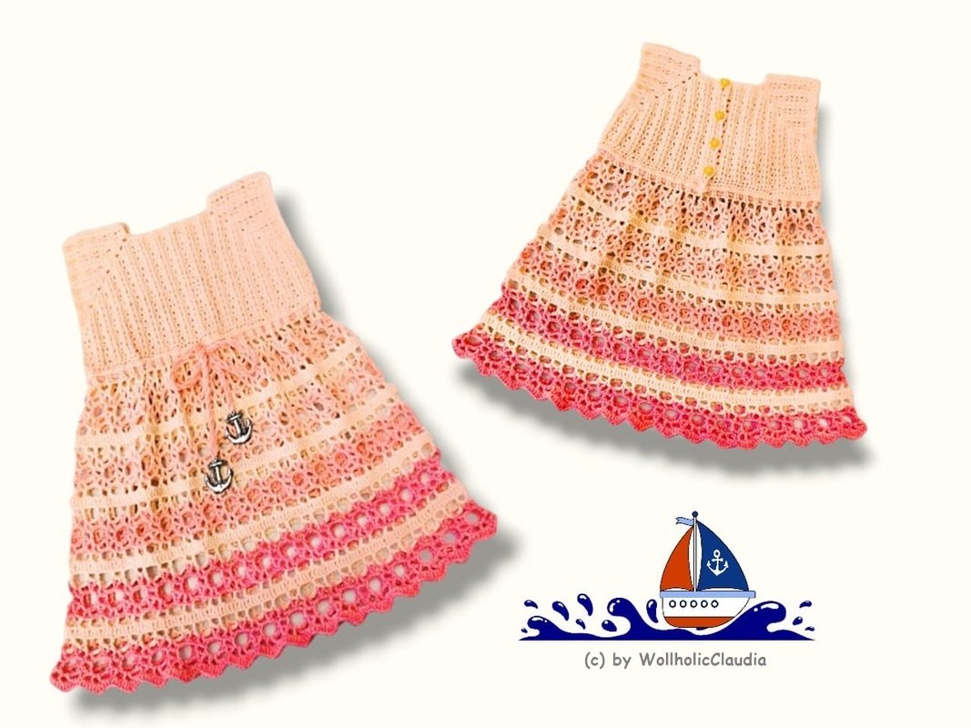 Gehäkeltes Kinderkleid mit hohem Bündchen, Bindeband, Knöpfen, Ankerdetails und gewelltem Spitzensaum in Rosa und Apricot
