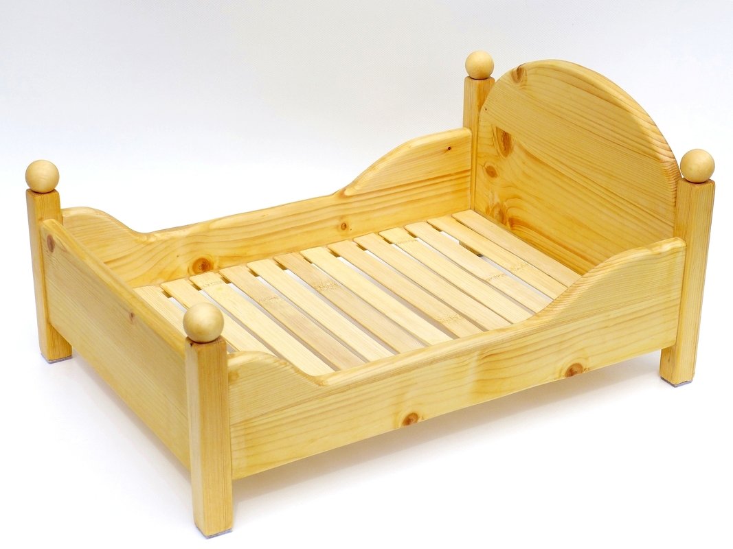 Helles Holz-Puppenbett mit Lattenrost