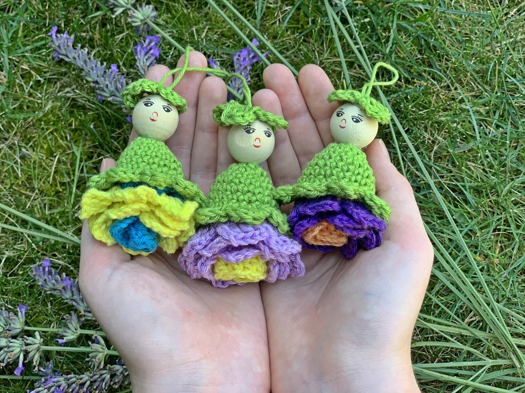 Häkelanleitung Anhänger Blumenmädchen aus Wollresten - Bild 8