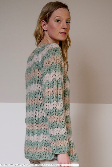 Gestreifter Wellenmuster-Pulli