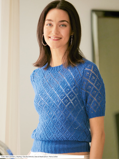 Blauer Pulli im Rautenmuster