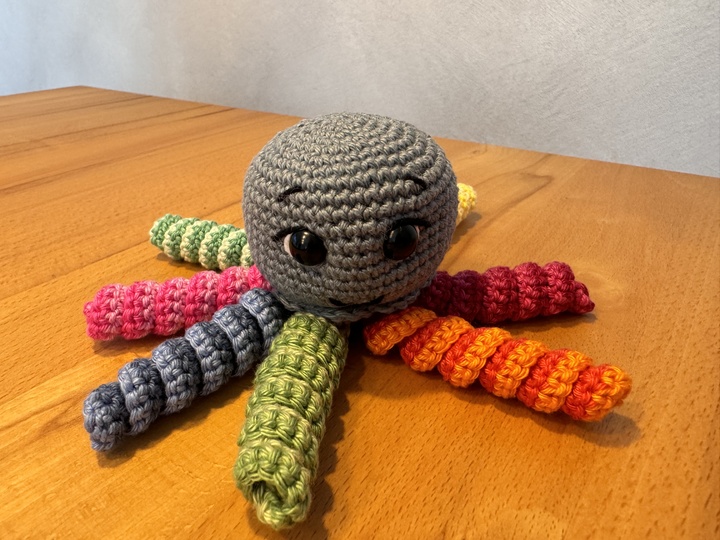 Häkelanleitung Qualle Kalle als Greifring und groß als Häkeltier