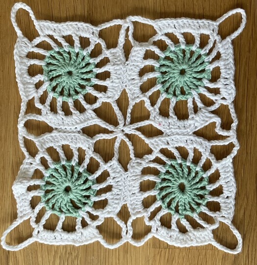 Poncho mit oder ohne Ärmel  - ein Feuerwerk - Häkelanleitung