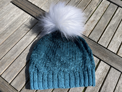 Einfache Strickmütze "Blue Ice"