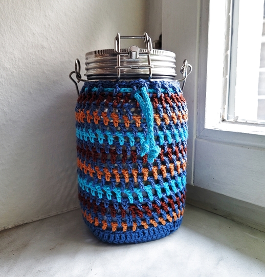 Sonnenglas bunt umhäkelt