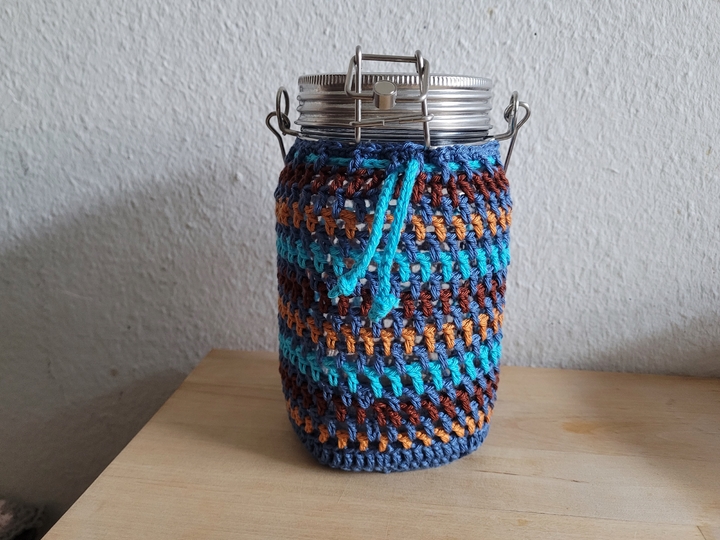 Sonnenglas bunt umhäkelt