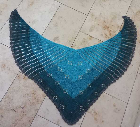 Dreieckstuch Blumenflügel häkeln