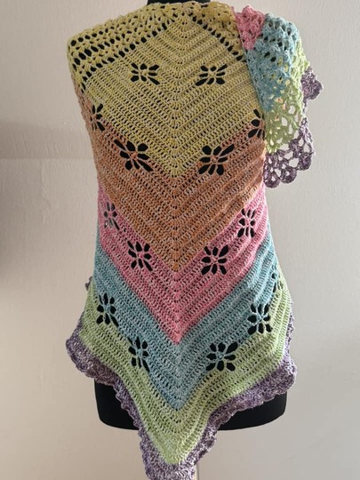 Dreieckstuch Blumenflügel häkeln