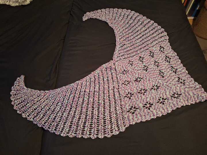 Dreieckstuch Blumenflügel häkeln