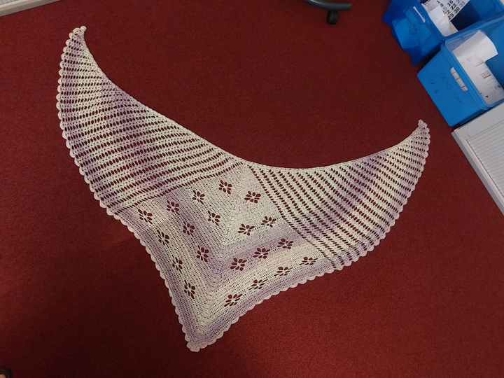 Dreieckstuch Blumenflügel häkeln