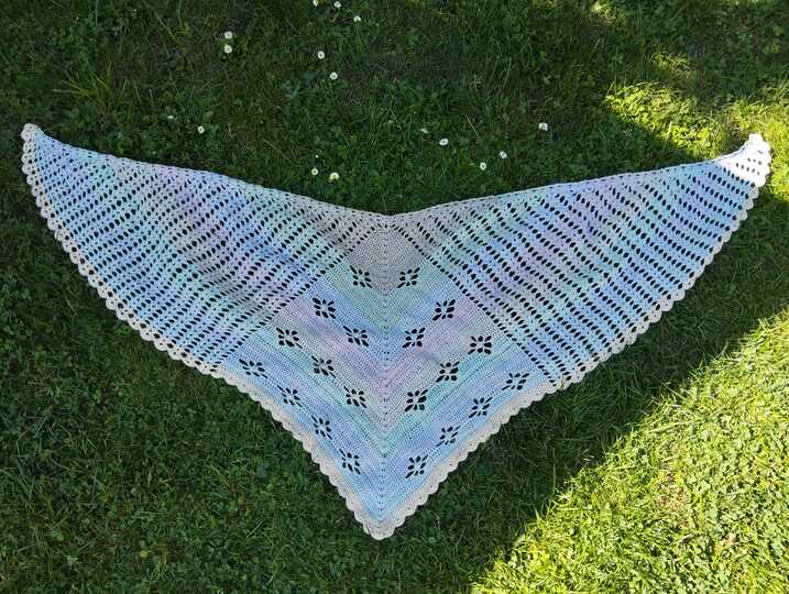 Dreieckstuch Blumenflügel häkeln