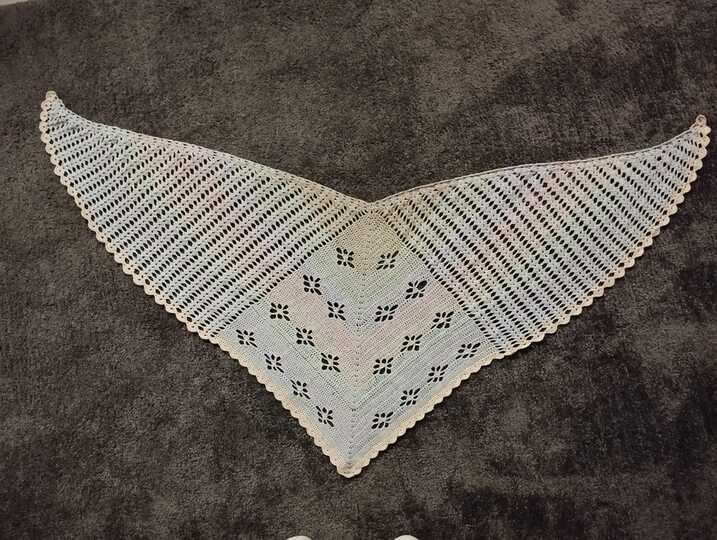 Dreieckstuch Blumenflügel häkeln