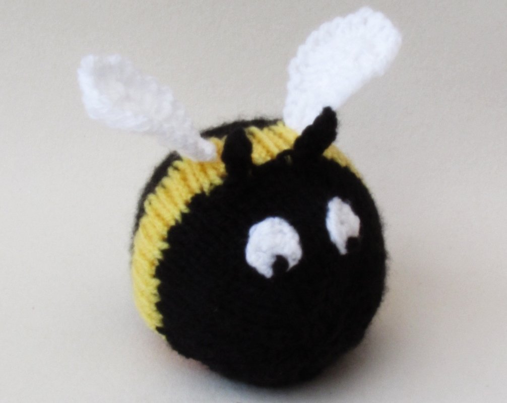 TeaCosyFolk's Bumblebee Chocolate Orange Cosy