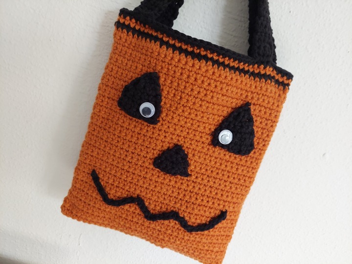 Häkelanleitung Kürbis Halloween Täschchen!