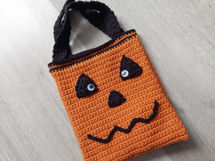 Häkelanleitung Kürbis Halloween Täschchen!