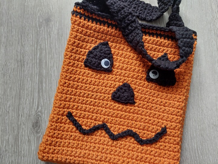 Häkelanleitung Kürbis Halloween Täschchen!