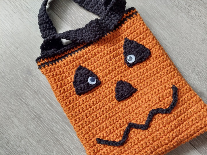 Häkelanleitung Kürbis Halloween Täschchen!