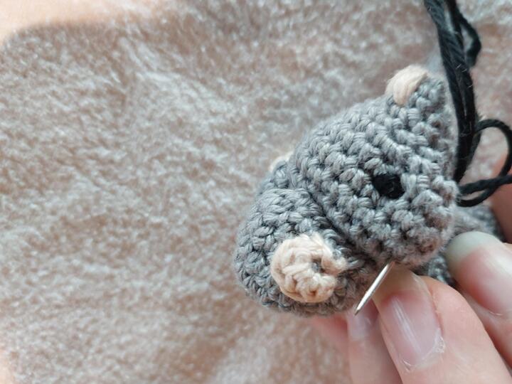 Kleine gehäkelte Maus, Schlüsselanhänger