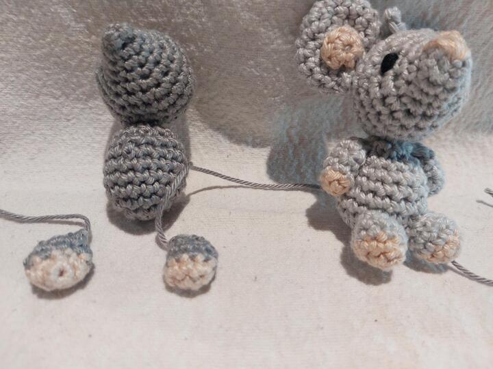 Kleine gehäkelte Maus, Schlüsselanhänger