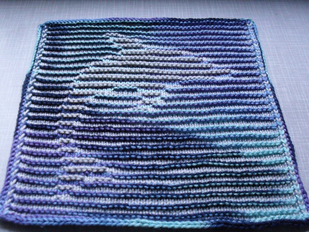 Delphin in Schattenstricktechnik mit dem besonderen Rand - Bild 4