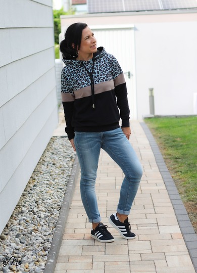 Ebook Colorblocking Hoodie ENINGEN Gr. 34-56