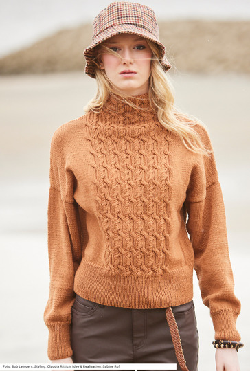 Pulli mit Zöpfen und Stehkragen in Karamellbraun