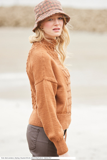 Pulli mit Zöpfen und Stehkragen in Karamellbraun