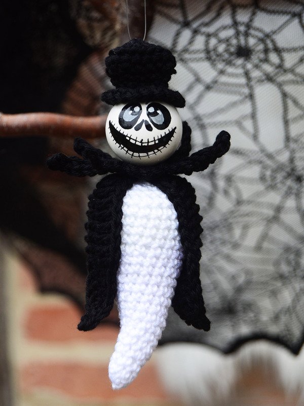 Spooky sceleton ghost Halloween hanger wooden balls - Image 3