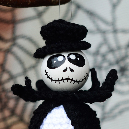 Spooky sceleton ghost Halloween hanger wooden balls