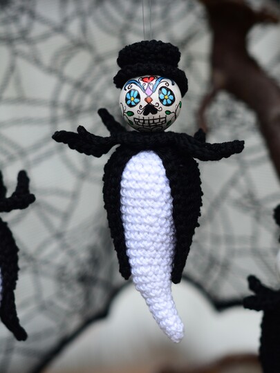 Spooky sceleton ghost Halloween hanger wooden balls