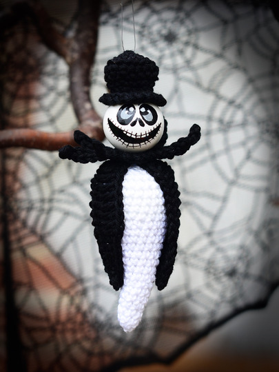 Spooky sceleton ghost Halloween hanger wooden balls