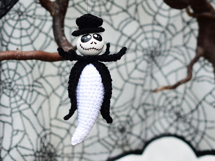 Spooky sceleton ghost Halloween hanger wooden balls