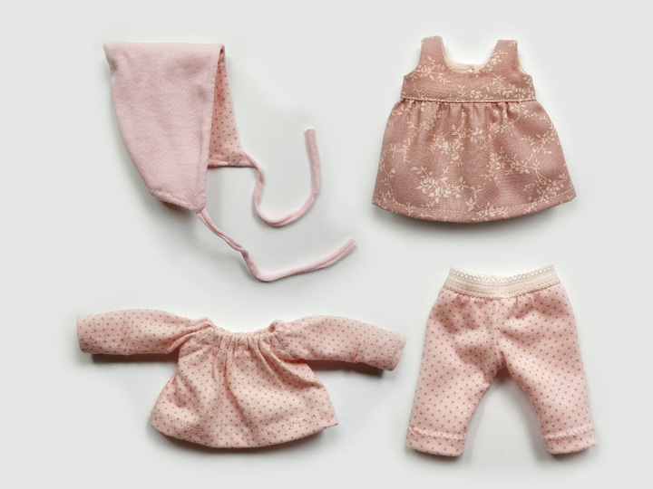 DIY Waldorf classic doll 7 inch/18 cm tall. PDF sewing pattern and tutorial