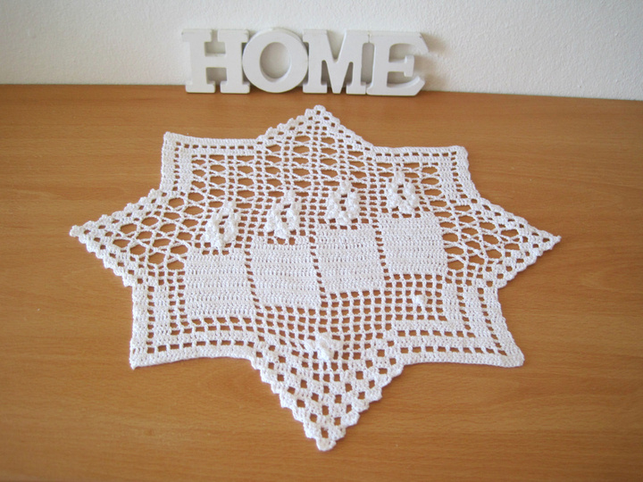 Weihnachten Zierdeckchen mit 4 Kerzen - Häkelanleitung